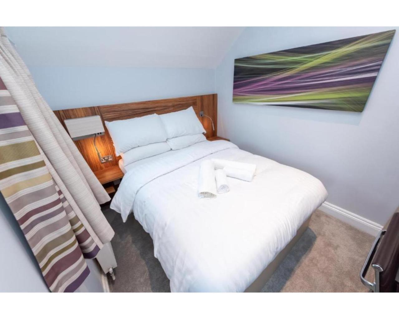 Uno Hotel Heathrow Windsor Slough Room photo